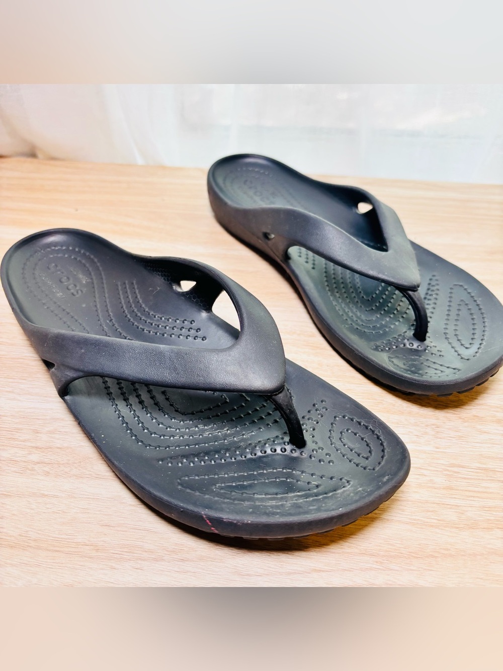 CROCS Black Women's Flip Flop Sandal (W7)